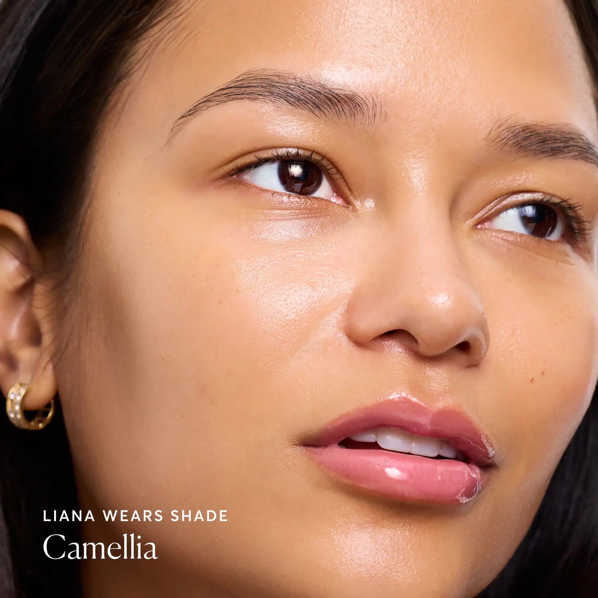 phyto-glow-lip-balm-camellia-i3 NATR-60075-Alt-Images-Phyto-Glow-Lip-Balm-Camellia-04.webp